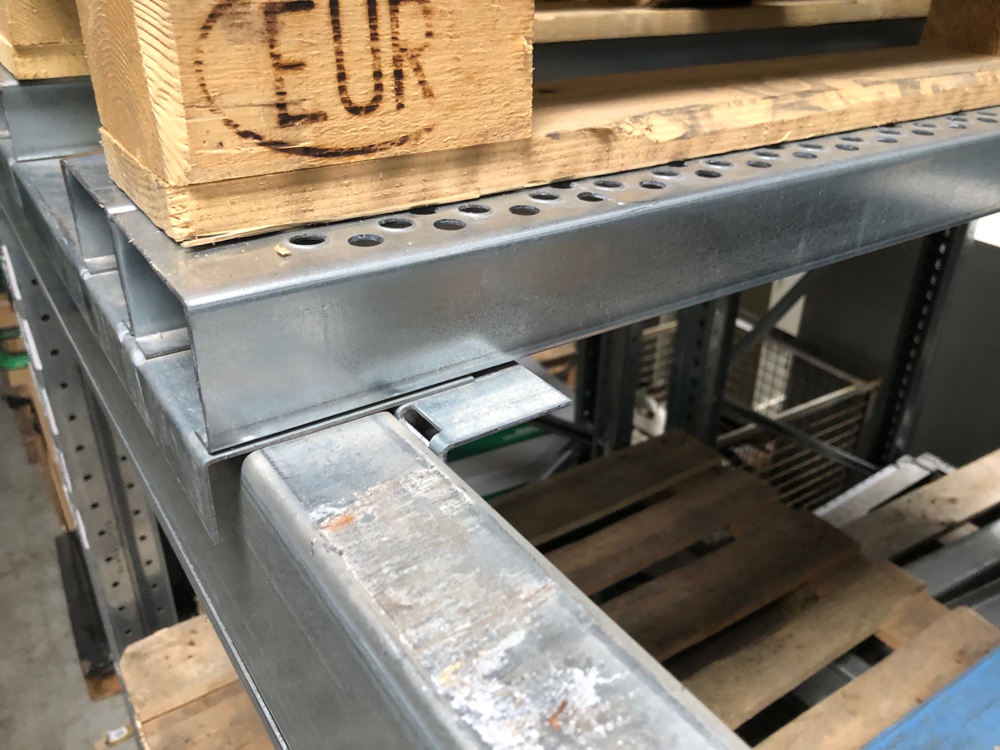 Einlegeprofile für Paletten | Gitterboxen – Bild 2