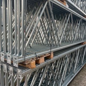 Gebrauchtes Dexion Palettenregal mit 5.000 mm Rahmenhöhe, 1.100 mm Tiefe und 9.000 kg maximaler Feldlast je Feld