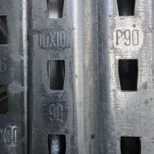 Gebrauchtes Dexion Palettenregal mit 90 Stellplätzen, 1.100 mm Regaltiefe und 2.700 mm langen Traversen mit 2.400 kg Traversenlast